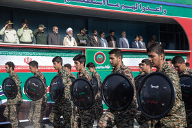 رژه نیروهای مسلح استان مرکزی در هفته دفاع مقدس