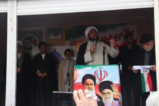 نماینده ساوه و زرندیه: ملت ایران مرد روزهای سخت هستند