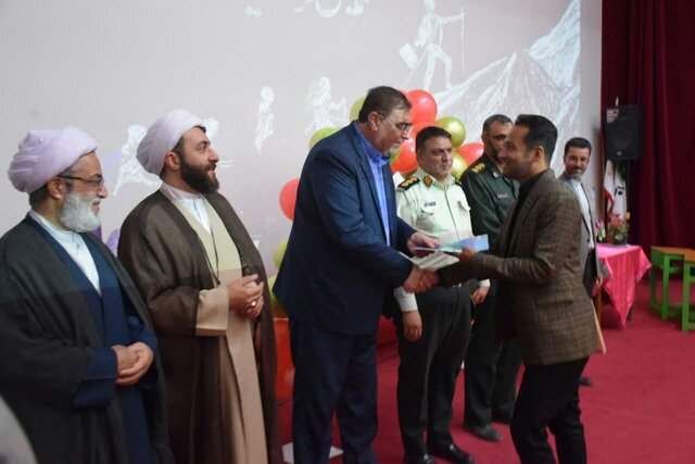 تبیین مقام معلم با هیج بیانی امکانپذیر نیست