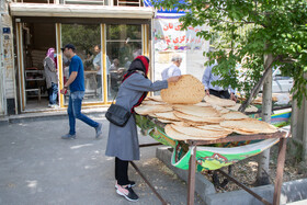 علم نیز ارزش غذایی نان را باور دارد، براساس آنچه هرم غذایی می‌گوید، نان جزو مهمترین گروه‌های تغذیه ای بویژه برای بزرگسالان است. نان مد نظر در هرم غذایی، محصولی ساخته‌شده از غلات کامل با فیبر بیشتر و غنی از عناصر تغذیه‌ای است و غلات سبوس‌دار مثال بارزی از تکامل هستند.