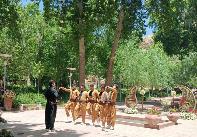 اولین نکوداشت شهر "محلات" برگزار شد/زیباسازی شهر با 80 هزار شاخه گل