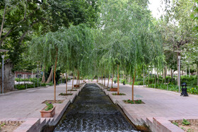 بوستان سرچشمه در اسناد شهرداری به عنوان منطقه نمونه گردشگری ملی ثبت شده است. این پارک با فضایی به مساحت ۳۰۰ هکتار دارای پروانه سرمایهگذاری از سوی هیئت وزیران است.