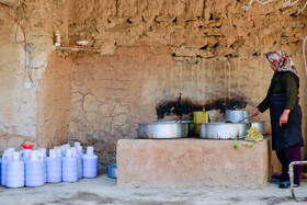 پخت شیره انگور در روستای هزاوه