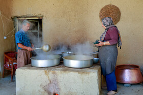 پخت شیره انگور در روستای هزاوه