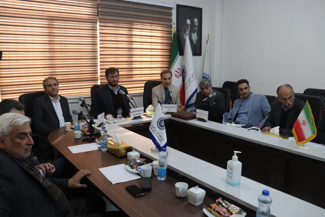 لازمه توسعه اقتصادی، درونزایی و مردمی کردن اقتصاد است لازمه توسعه اقتصادی، درونزایی و مردمی کردن اقتصاد است