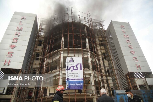 آتش سوزی در ساختمان نیمه کاره الماس شهر در ساری + تصاویر