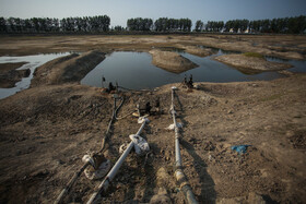 آب بندان لپو منطقه زاغمرز بهشهر به علت  کمبود آب و همچنین برداشت بیش از حد کشاورزان اطراف آب بندان در حال خشک شدن است.