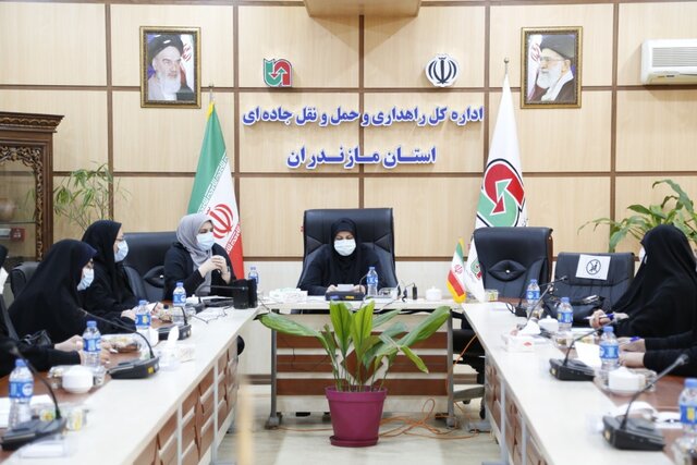 نقش زنان در دفاع مقدس در هیاهوی زندگی روزمره فراموش نشود