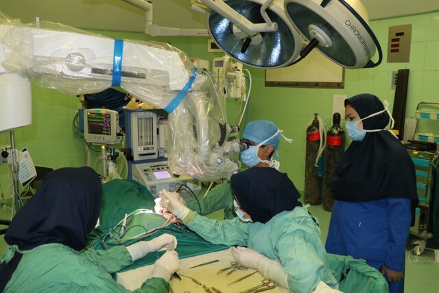 انجام ششمین عمل جراحی کاشت حلزون شنوایی در دانشگاه علوم پزشکی بابل 