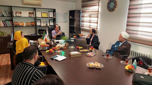 ۵۰ سال اندوختهام را به سمت و سوی تولید آوردم