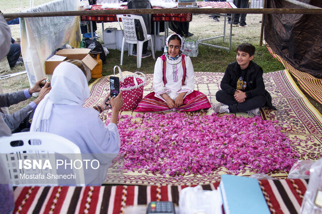 پنجمین جشنواره گلمحمدی و گیاهان دارویی در دودانگه ساری