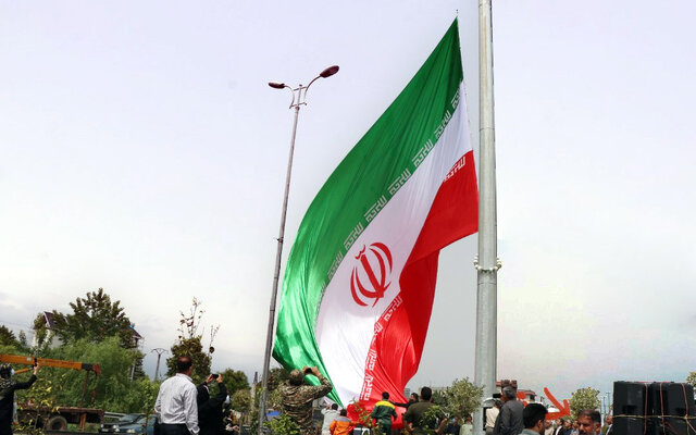 ساخت برج و اهتزاز پرچم در مبادی ورودی شهر تنکابن