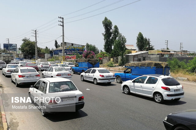 آسفالت بی‌موقع جاده دلیل ترافیک سنگین محور ساری به قائمشهر