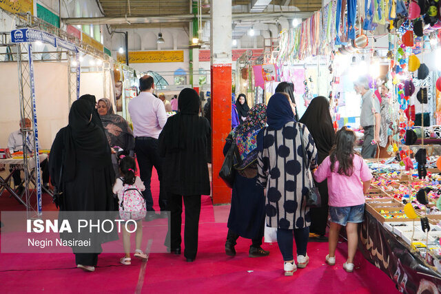 نمایشگاه هدایا و سوغات مشاغل خانگی در بابل در سومین روز افتتاح