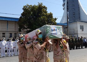 تشییع پیکر ستوان‌دوم دیوسالار بر دستان مردم نوشهر