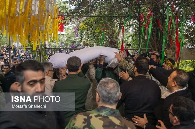 تشییع 14 آلاله زهرایی بر روی دستان مردم شهید پرور دیار علویان