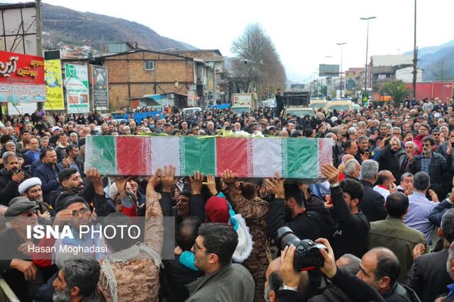 تشییع 14 آلاله زهرایی بر روی دستان مردم شهید پرور دیار علویان