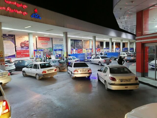 صف‌های طولانی مقابل پمپ بنزین‌های مازندران