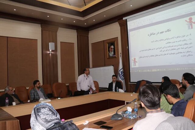 کارگاه فن بیان و فنون مناظره در دانشگاه مازندران برگزار شد