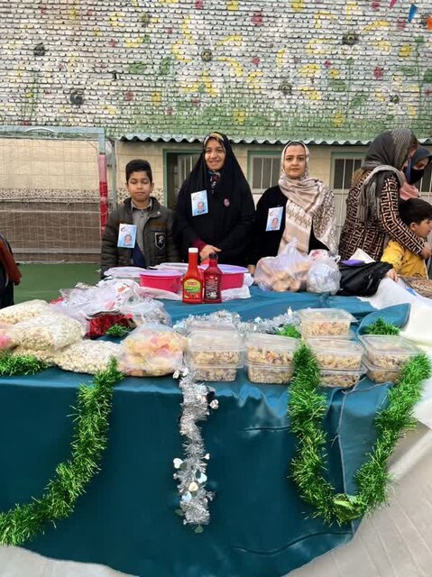 چهاردهمین بازارچه خیریه دانش آموزی در نکا برپا شد