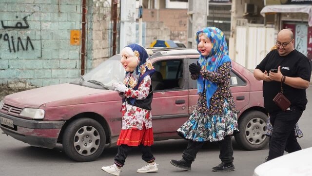 شاد پیمایی عروسکی با تن پوش اقوام ایرانی در محمودآباد