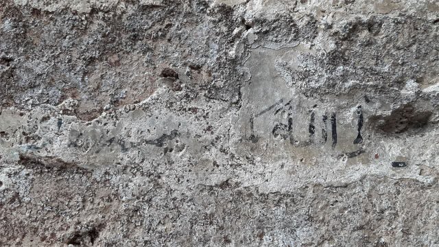 دیوارنویسی طلاب قاجاری بر دیواره مسجد- مدرسه فرحآباد