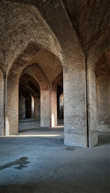 دیوارنویسی طلاب قاجاری بر دیواره مسجد- مدرسه فرحآباد