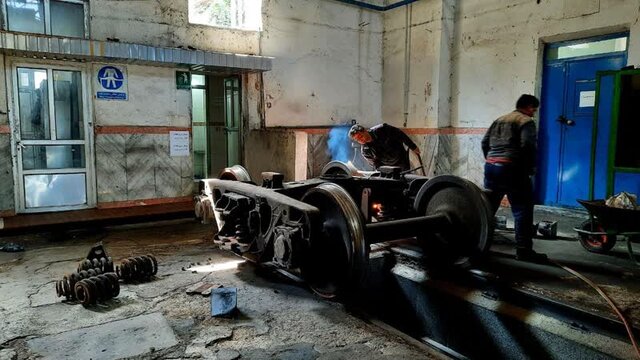 اینجا قطار یک شهر متحرک است