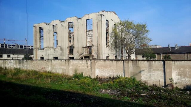 اینجا قطار یک شهر متحرک است