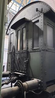 اینجا قطار یک شهر متحرک است