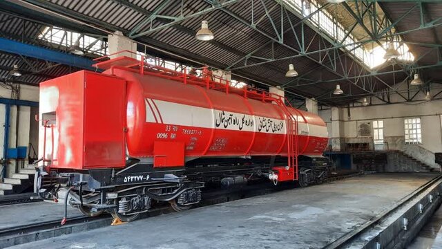 اینجا قطار یک شهر متحرک است