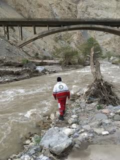 اعزام ۳ تیم امدادی هلال‌احمر آمل برای نجات کودک غرق شده در رودخانه هراز