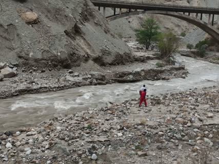 اعزام ۳ تیم امدادی هلال‌احمر آمل برای نجات کودک غرق شده در رودخانه هراز