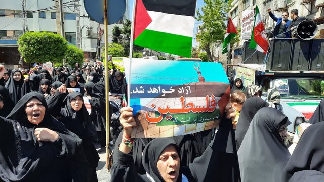 حمل پرچمهای فلسطین توسط دهه هشتادیهای آمل