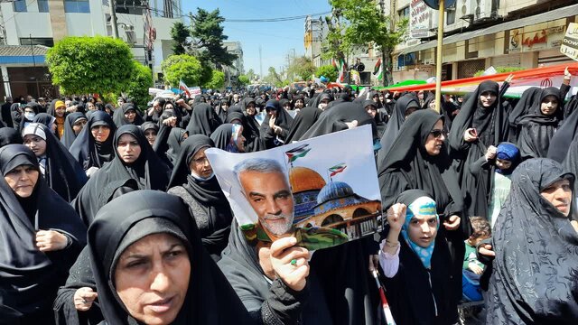 حمل پرچمهای فلسطین توسط دهه هشتادیهای آمل