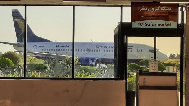 کاروان پرسپولیس و نساجی با هم وارد فرودگاه ساری شدند کاروان پرسپولیس و نساجی با هم وارد فرودگاه ساری شدند