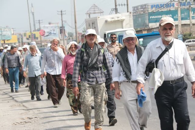 نخستین کاروان پیاده مازندران از آمل راهی مرقد مطهر امام خمینی شد