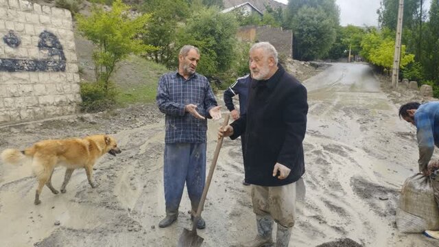 باران سیل آسا به تاسیسات ۴ روستای بخش لاریجان آمل خسارت وارد کرد/ ریزش سنگ درجاده هراز