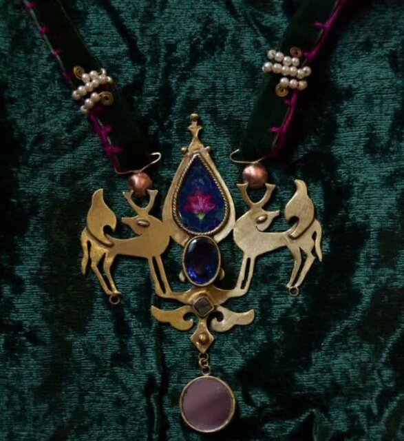 تصویرگر جهان قصههای ایرانی در زیورآلات مفهومی