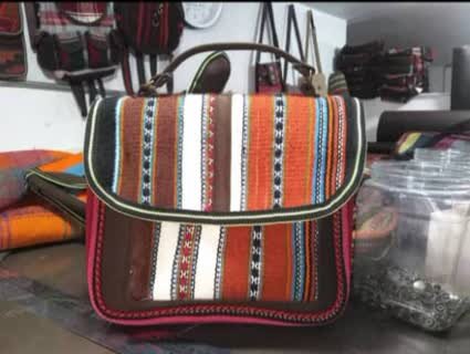 "جاجیم"، دست بافته ای بدون گره بر تار و پودی از مهارت و عشق