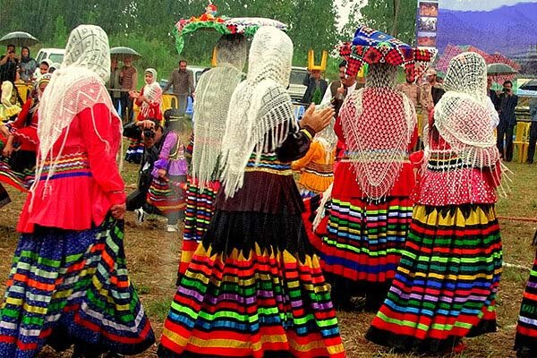 ضرورت پاسداری از فرهنگ بومی برابر خرده فرهنگهای وارداتی ضرورت پاسداری از فرهنگ بومی برابر خرده فرهنگهای وارداتی