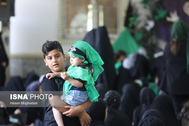 زمزمه لالایی رباب درگوش شیرخوارگان حسینی