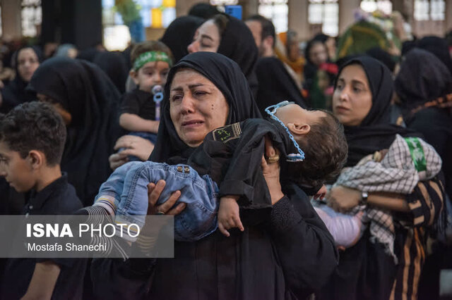 زمزمه لالایی رباب درگوش شیرخوارگان حسینی