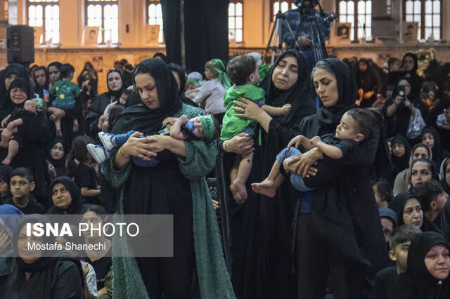 زمزمه لالایی رباب درگوش شیرخوارگان حسینی