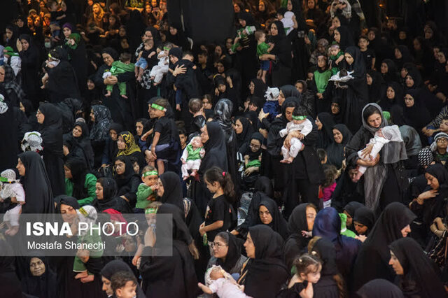 زمزمه لالایی رباب درگوش شیرخوارگان حسینی