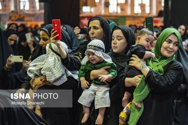 زمزمه لالایی رباب درگوش شیرخوارگان حسینی