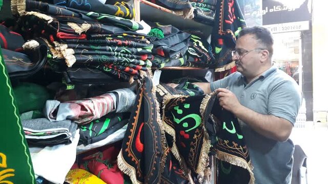 پرچمهایی که به عشق حسین و یارانش گلدوزی می شوند