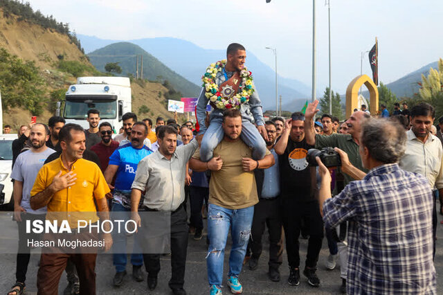 طلای جهان بر گردن کشتیگیر نوجوان مازندرانی