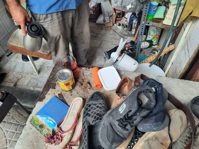 روایت سه جوان تعمیرکار از رونق بازار تعمیرات کیف و کفش در آستانه بازگشایی مدارس