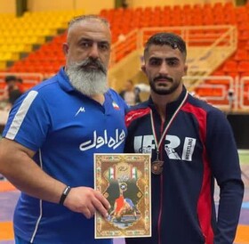 برنز پیکارهای کشتی آزاد قهرمانی مازندران بر گردن ورزشکار محمودآبادی